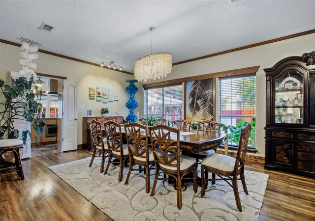 Photo 3 of Sale Pending at 6001 Prairie Wood Ct, Arlington, TX 76018 | MLS# 21354387 | Listing updated on 2026-10-02