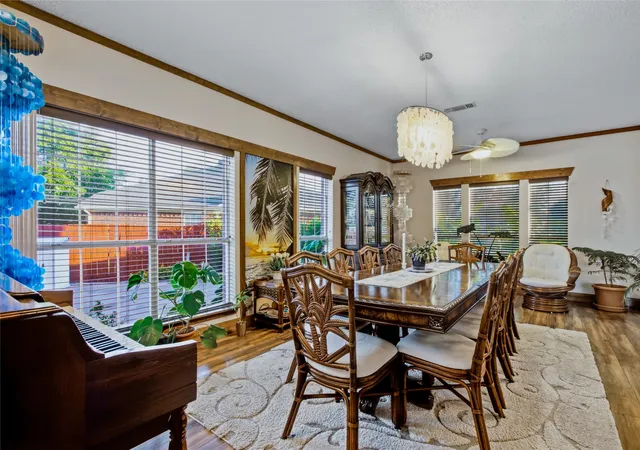 Photo 4 of Sale Pending at 6001 Prairie Wood Ct, Arlington, TX 76018 | MLS# 21354387 | Listing updated on 2026-10-02