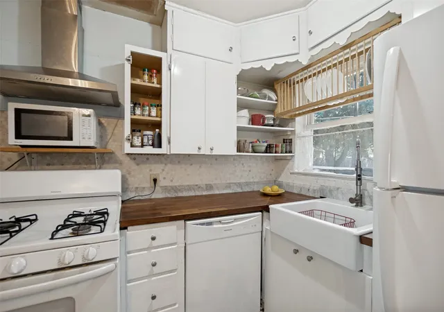 Photo 4 of Sale Pending at 2312 Brooks St, Garland, TX 75041 | MLS# 21352117 | Listing updated on 2026-09-14
