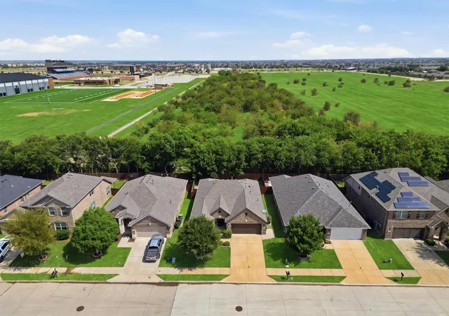 Photo 3 of Single family home for sale at 405 Bird Creek Dr, Little Elm, TX 75068 | MLS# 21349779 | Listing updated on 2026-09-11