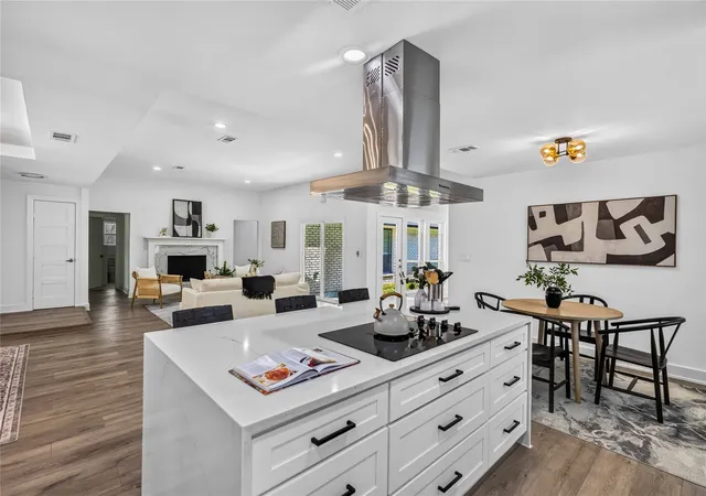 Photo 1 of Single family home for sale at 6226 La Cosa Dr, Dallas, TX 75248 | MLS# 21351257 | Listing updated on 2026-09-13