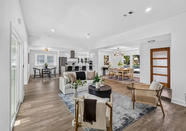 Photo 3 of Single family home for sale at 6226 La Cosa Dr, Dallas, TX 75248 | MLS# 21351257 | Listing updated on 2026-09-13