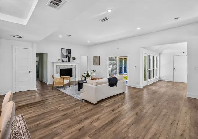 Photo 3 of Single family home for sale at 6226 La Cosa Dr, Dallas, TX 75248 | MLS# 21351257 | Listing updated on 2026-09-13
