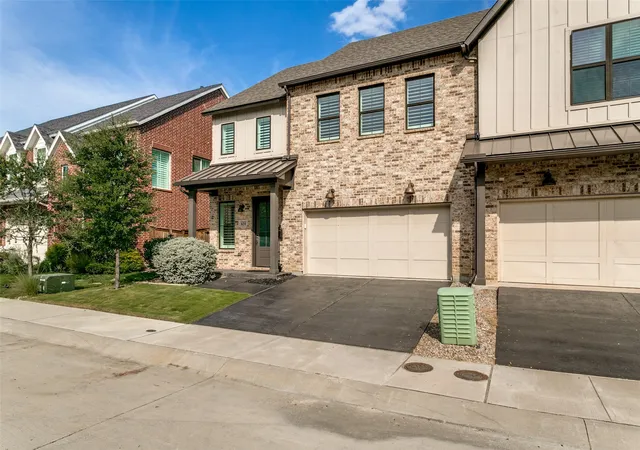 Photo 2 of Townhouse for sale at 631 Verrine Wy, Lewisville, TX 75056 | MLS# 21354105 | Listing updated on 2026-10-06
