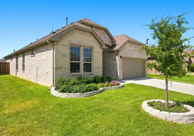 Photo 2 of Single family home for sale at 5236 Meadow Ln, Krum, TX 76249 | MLS# 21353254 | Listing updated on 2026-09-11