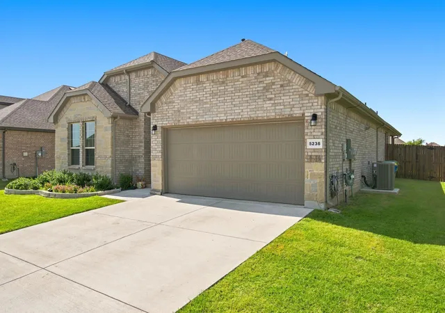 Photo 3 of Single family home for sale at 5236 Meadow Ln, Krum, TX 76249 | MLS# 21353254 | Listing updated on 2026-09-11