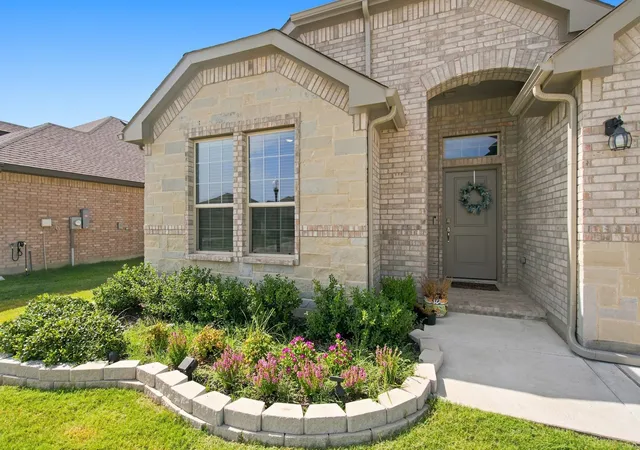 Photo 3 of Single family home for sale at 5236 Meadow Ln, Krum, TX 76249 | MLS# 21353254 | Listing updated on 2026-09-11