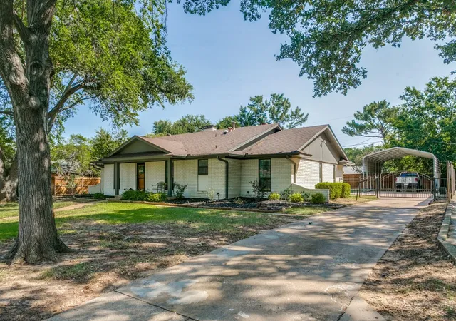 Photo 2 of Single family home for sale at 421 Frankie Ln, Lewisville, TX 75057 | MLS# 21354530 | Listing updated on 2026-10-04