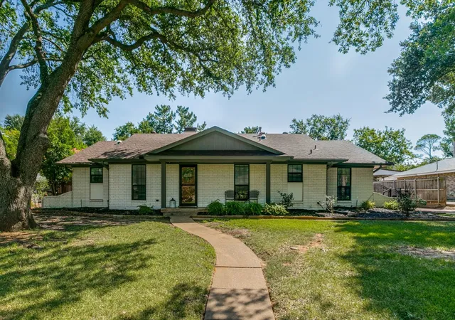 Photo 3 of Single family home for sale at 421 Frankie Ln, Lewisville, TX 75057 | MLS# 21354530 | Listing updated on 2026-10-04