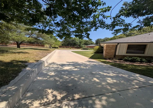 Photo 3 of Sale Pending at 8832 Arbor Crest Ct, Fort Worth, TX 76179 | MLS# 21354404 | Listing updated on 2026-09-11