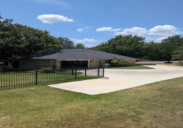 Photo 3 of Sale Pending at 8832 Arbor Crest Ct, Fort Worth, TX 76179 | MLS# 21354404 | Listing updated on 2026-09-11