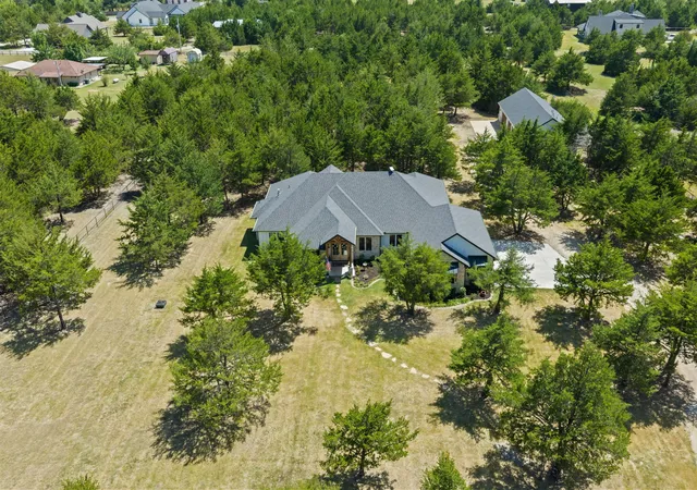 Photo 2 of Sale Pending at 421 White Oak Cir, Anna, TX 75409 | MLS# 21354549 | Listing updated on 2026-09-12
