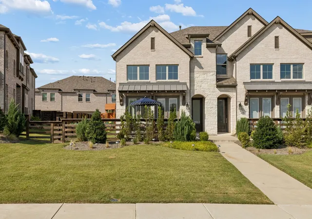 Photo 2 of Sale Pending at 321 Sugarmaple Ln, Mc Kinney, TX 75071 | MLS# 21348115 | Listing updated on 2026-09-11
