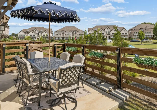 Photo 3 of Sale Pending at 321 Sugarmaple Ln, Mc Kinney, TX 75071 | MLS# 21348115 | Listing updated on 2026-09-11