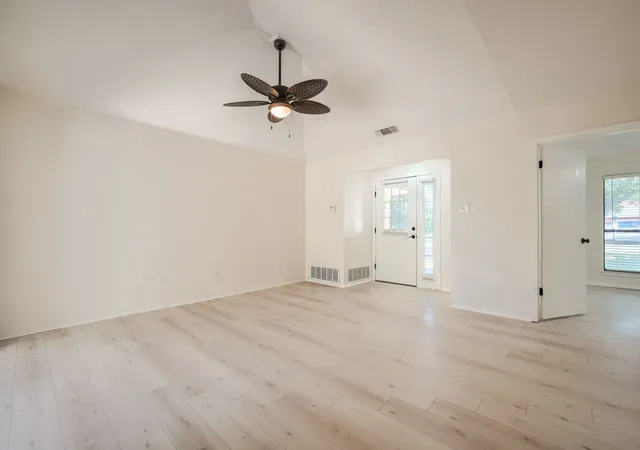 Photo 4 of Sale Pending at 3135 Maple Ave, Greenville, TX 75402 | MLS# 21354535 | Listing updated on 2026-10-01