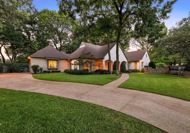 Photo 1 of Sale Pending at 3008 Elm River Dr, Fort Worth, TX 76116 | MLS# 21354319 | Listing updated on 2026-09-13