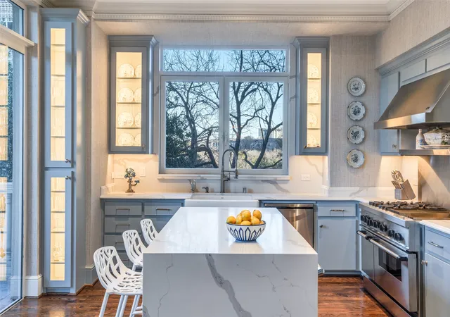 Photo 4 of Condo for sale at 3505 Turtle Creek Blvd #4C, Dallas, TX 75219 | MLS# 21354622 | Listing updated on 2026-10-05