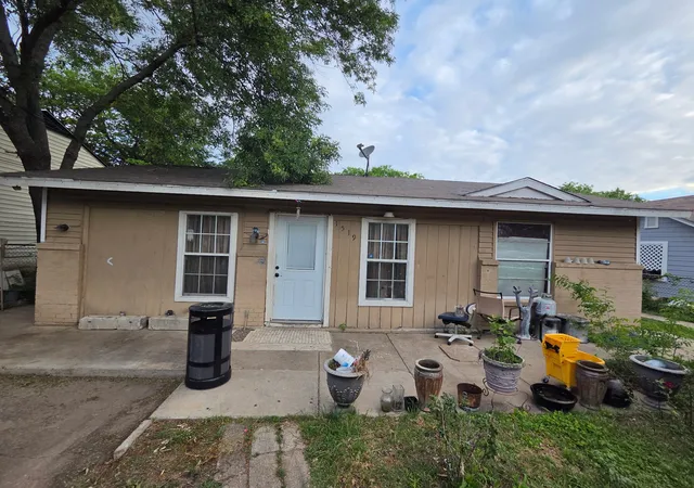 Photo 3 of Single family home for sale at 1519 Presidio Ave, Dallas, TX 75216 | MLS# 21352308 | Listing updated on 2026-09-11
