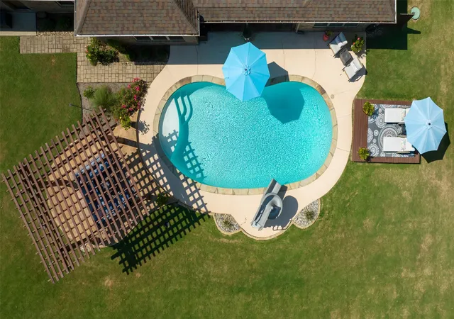 Photo 3 of Sale Pending at 190 Lacebark Ln, Longview, TX 75605 | MLS# 21354675 | Listing updated on 2026-09-21