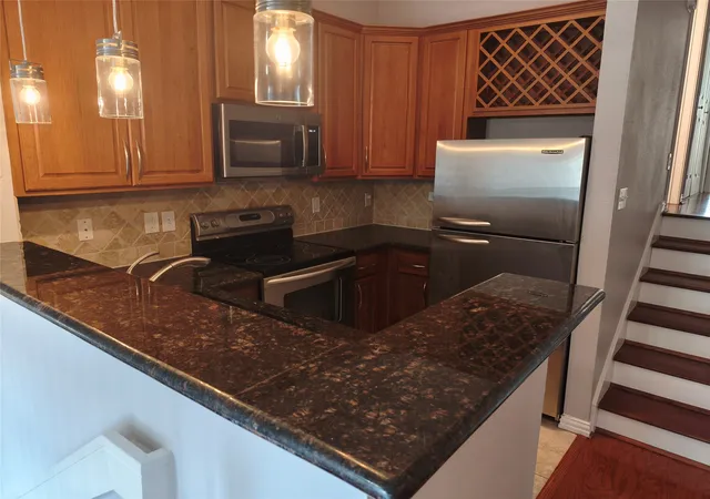 Photo 4 of Sale Pending at 2201 Wolf St #2205, Dallas, TX 75201 | MLS# 21354690 | Listing updated on 2026-09-12