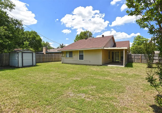 Photo 2 of Single family home for sale at 624 Aspen Dr, Denton, TX 76209 | MLS# 21314247 | Listing updated on 2026-09-11