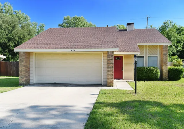 Photo 3 of Single family home for sale at 624 Aspen Dr, Denton, TX 76209 | MLS# 21314247 | Listing updated on 2026-09-11
