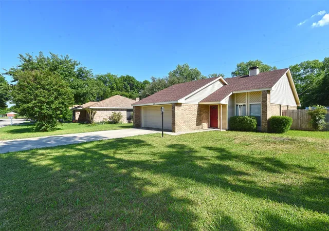 Photo 3 of Single family home for sale at 624 Aspen Dr, Denton, TX 76209 | MLS# 21314247 | Listing updated on 2026-09-11