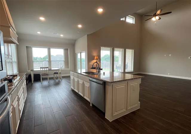 Photo 4 of Single family home for sale at 1142 Timber Ridge Dr, Midlothian, TX 76065 | MLS# 21348402 | Listing updated on 2026-09-09