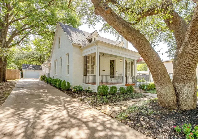 Photo 2 of Sale Pending at 2553 Stadium Dr, Fort Worth, TX 76109 | MLS# 21350919 | Listing updated on 2026-09-14