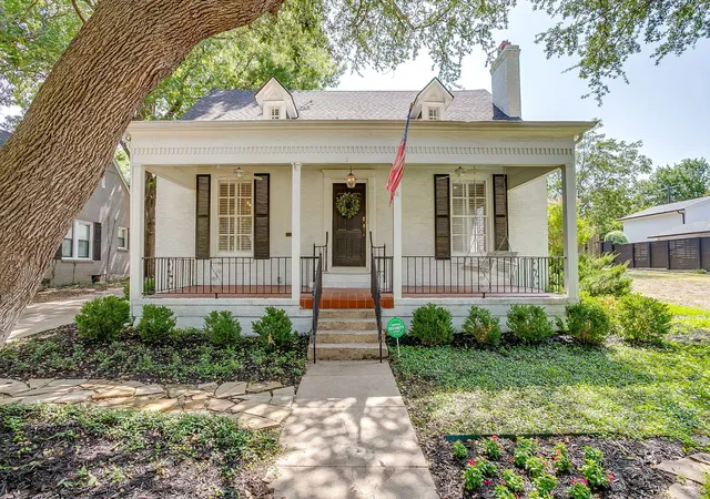 Photo 3 of Sale Pending at 2553 Stadium Dr, Fort Worth, TX 76109 | MLS# 21350919 | Listing updated on 2026-09-14
