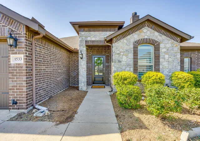 Photo 1 of Single family home for sale at 1533 Grassy Meadows Dr, Joshua, TX 76058 | MLS# 21354797 | Listing updated on 2026-09-12