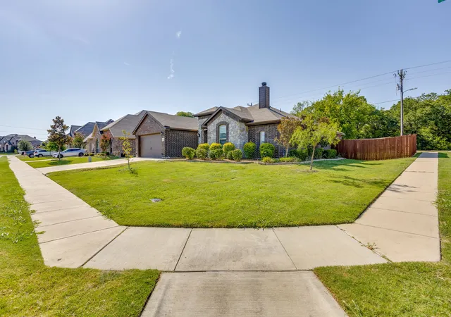 Photo 2 of Single family home for sale at 1533 Grassy Meadows Dr, Joshua, TX 76058 | MLS# 21354797 | Listing updated on 2026-09-12