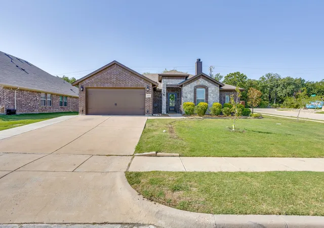 Photo 3 of Single family home for sale at 1533 Grassy Meadows Dr, Joshua, TX 76058 | MLS# 21354797 | Listing updated on 2026-09-12