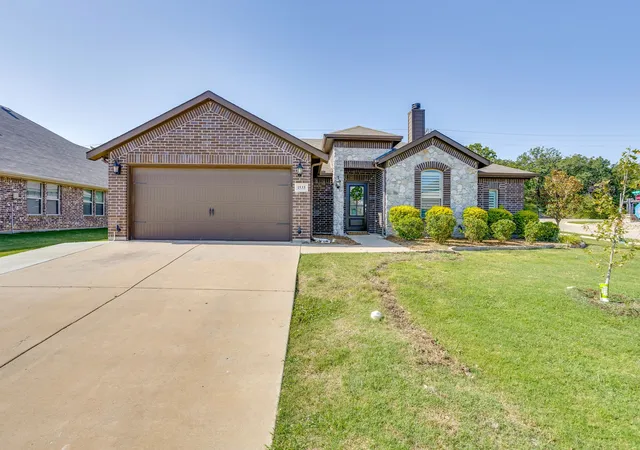 Photo 3 of Single family home for sale at 1533 Grassy Meadows Dr, Joshua, TX 76058 | MLS# 21354797 | Listing updated on 2026-09-12