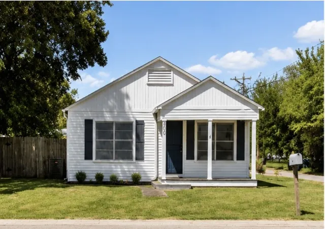Photo 1 of Single family home for sale at 400 S San Jacinto St, Whitney, TX 76692 | MLS# 21354840 | Listing updated on 2026-09-11