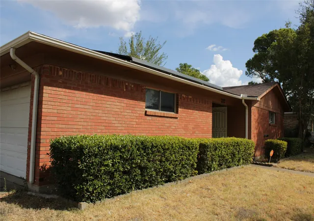 Photo 3 of Sale Pending at 212 N Longacre Ln, Dallas, TX 75217 | MLS# 21352725 | Listing updated on 2026-09-22