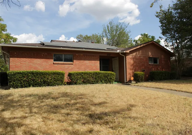 Photo 3 of Sale Pending at 212 N Longacre Ln, Dallas, TX 75217 | MLS# 21352725 | Listing updated on 2026-09-22