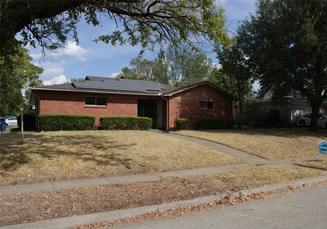 Photo 4 of Sale Pending at 212 N Longacre Ln, Dallas, TX 75217 | MLS# 21352725 | Listing updated on 2026-09-22