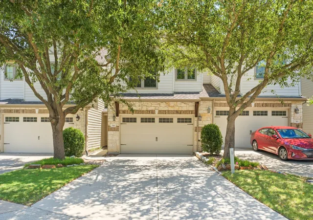 Photo 2 of Sale Pending at 703 Chestnuthill Dr, Allen, TX 75013 | MLS# 21354892 | Listing updated on 2026-09-12