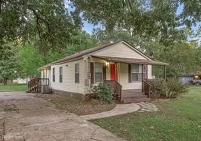 Photo 1 of Sale Pending at 814 Lee St, Benton, LA 71006 | MLS# 21354908 | Listing updated on 2026-09-14