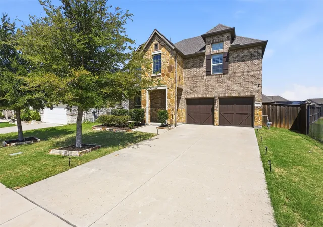 Photo 3 of Single family home for sale at 2370 Canary Grass Ln, Prosper, TX 75078 | MLS# 21354785 | Listing updated on 2026-09-26