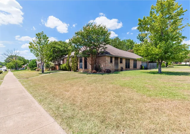 Photo 3 of Single family home for sale at 7133 Starnes Rd, North Richland Hills, TX 76182 | MLS# 21354969 | Listing updated on 2026-09-24