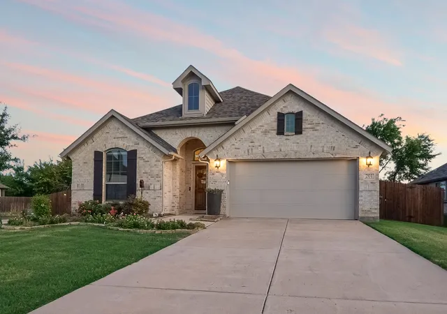 Photo 2 of Single family home for sale at 201 Providence Dr, Van Alstyne, TX 75495 | MLS# 21354986 | Listing updated on 2026-09-12