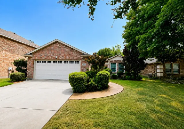 Photo 1 of Single family home for sale at 16340 Cowboy Trl, Justin, TX 76247 | MLS# 21354788 | Listing updated on 2026-09-08