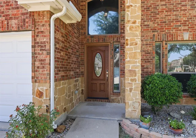 Photo 3 of Single family home for sale at 6974 Shoreview Dr, Grand Prairie, TX 75054 | MLS# 21354862 | Listing updated on 2026-09-08