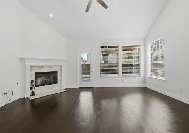 Photo 4 of Single family home for sale at 6974 Shoreview Dr, Grand Prairie, TX 75054 | MLS# 21354862 | Listing updated on 2026-09-08