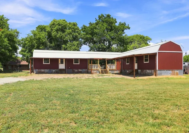 Photo 1 of Single family home for sale at 933 Scott, Honey Grove, TX 75446 | MLS# 21352482 | Listing updated on 2026-09-13