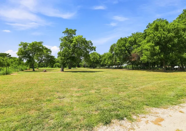 Photo 4 of Single family home for sale at 933 Scott, Honey Grove, TX 75446 | MLS# 21352482 | Listing updated on 2026-09-25