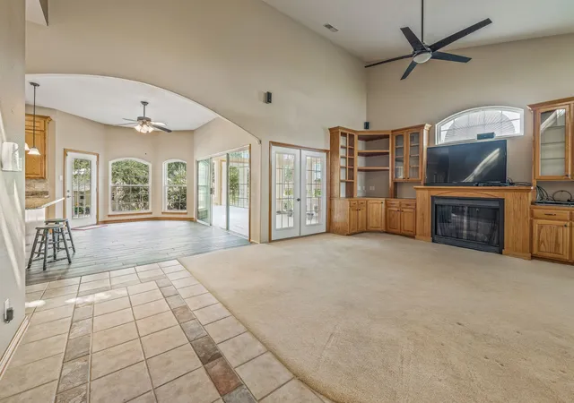 Photo 3 of Single family home for sale at 1517 Oakwood Dr, Stephenville, TX 76401 | MLS# 21355137 | Listing updated on 2026-09-08