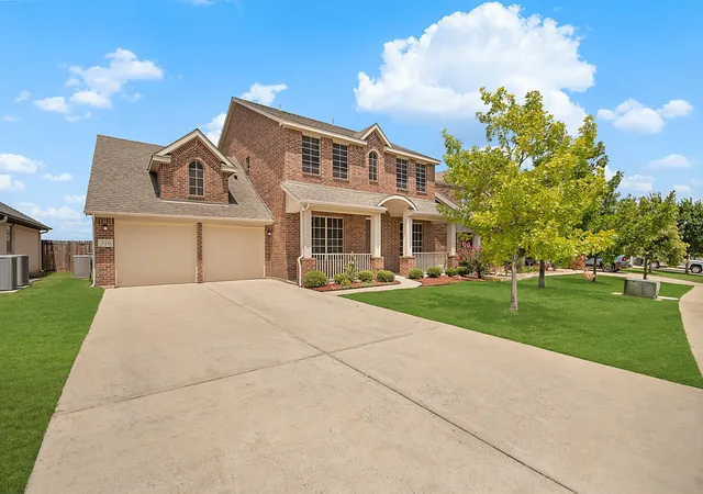 Photo 1 of Single family home for sale at 316 Bluffside Trl, Fort Worth, TX 76126 | MLS# 21355111 | Listing updated on 2026-09-12